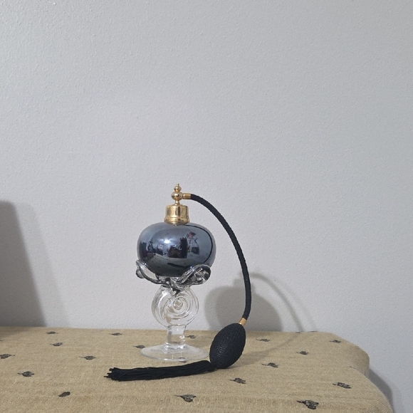 Elegant BLUE IRIDECENT VINTAGE PERFUME ATOMIZER - Picture 9 of 9